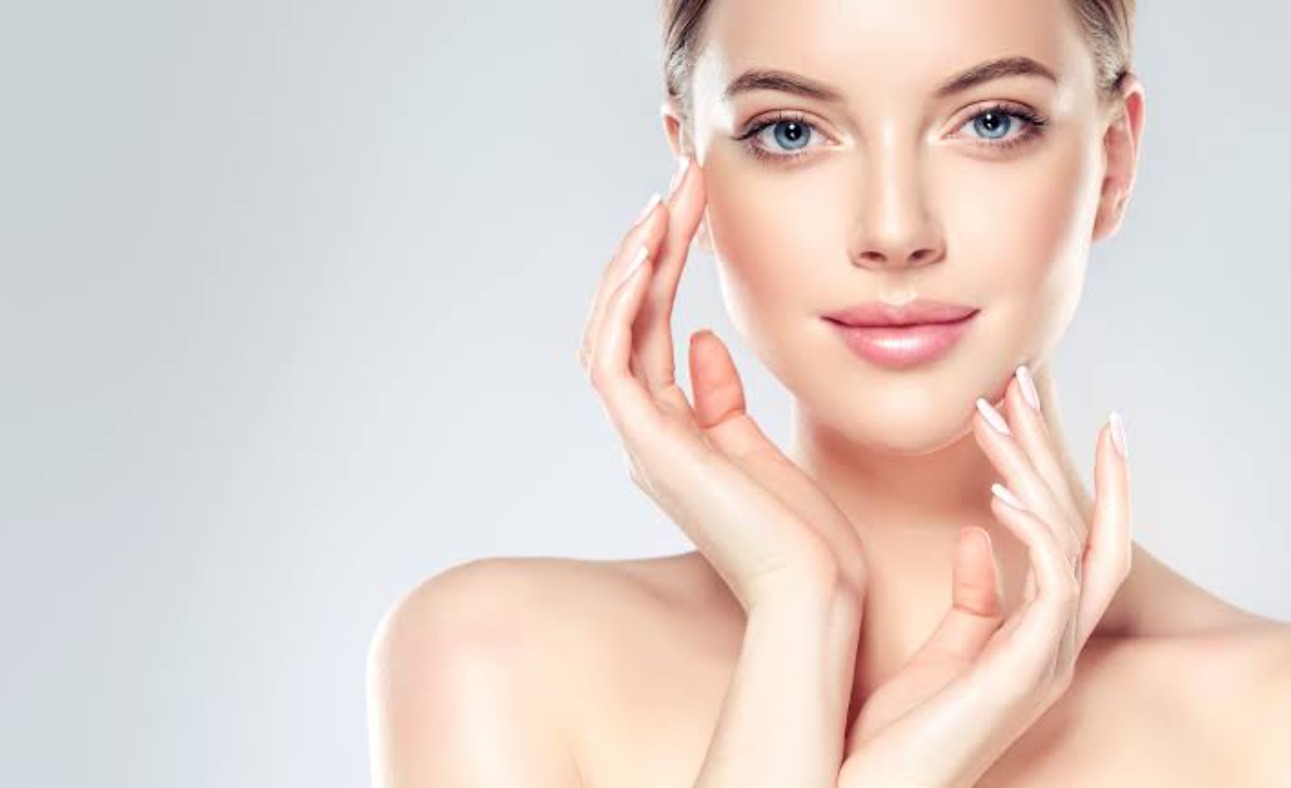 روتین پوستی مینیمال با سه محصول ضروری