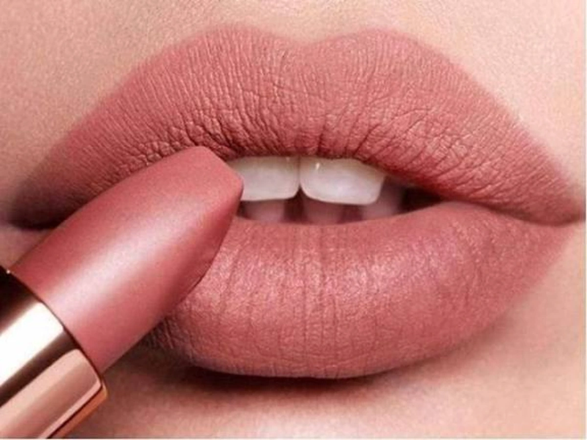 راهنمای جامع و تخصصی انتخاب رژلب مناسب رنگ پوست (آموزش گامبهگام)
